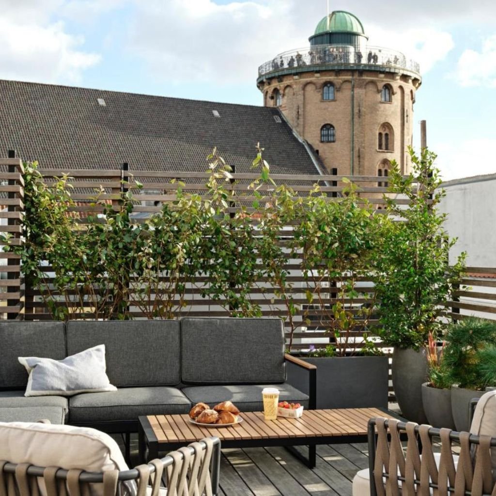 Apēron Apartment Hotel