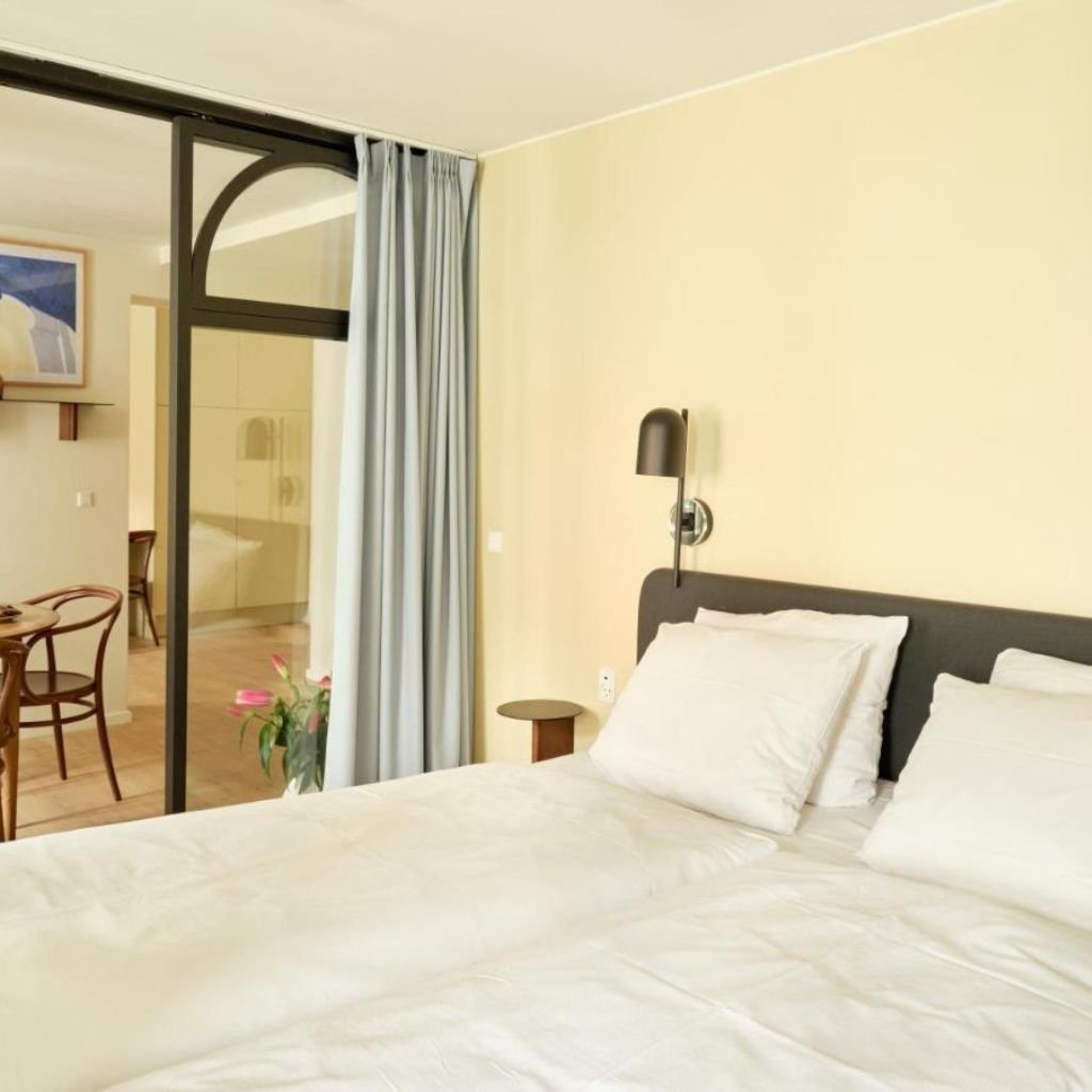 Apēron Apartment Hotel