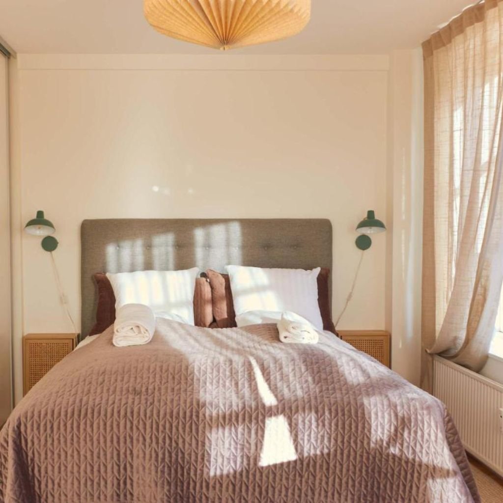 Stunning 2 BR Home on Nyhavn with Private Balcony